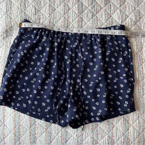 MICHAEL Michael Kors High Waist Shorts Size 6 Blue White Floral Print - Picture 6 of 11